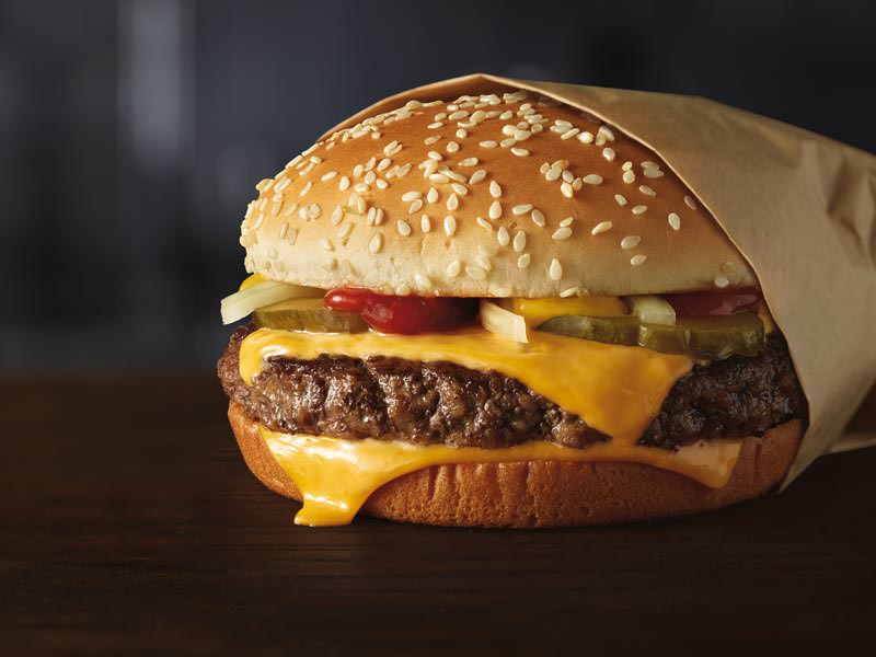 McDonald's, Burgerlarının İçindeki Maddeyi Açıkladı ve Sonuç Pek İç Açıcı Değil