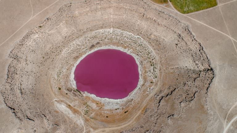 Konya’daki Meyil Obruk Gölü pembe renge dönüştü!
